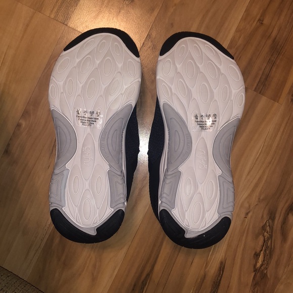 Ryka shoes never worn before in perfect condition!! - Picture 2 of 6